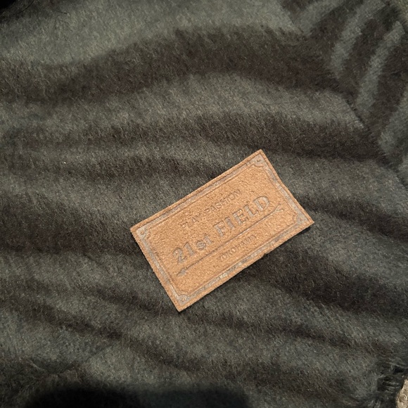 SCARF - Picture 2 of 2